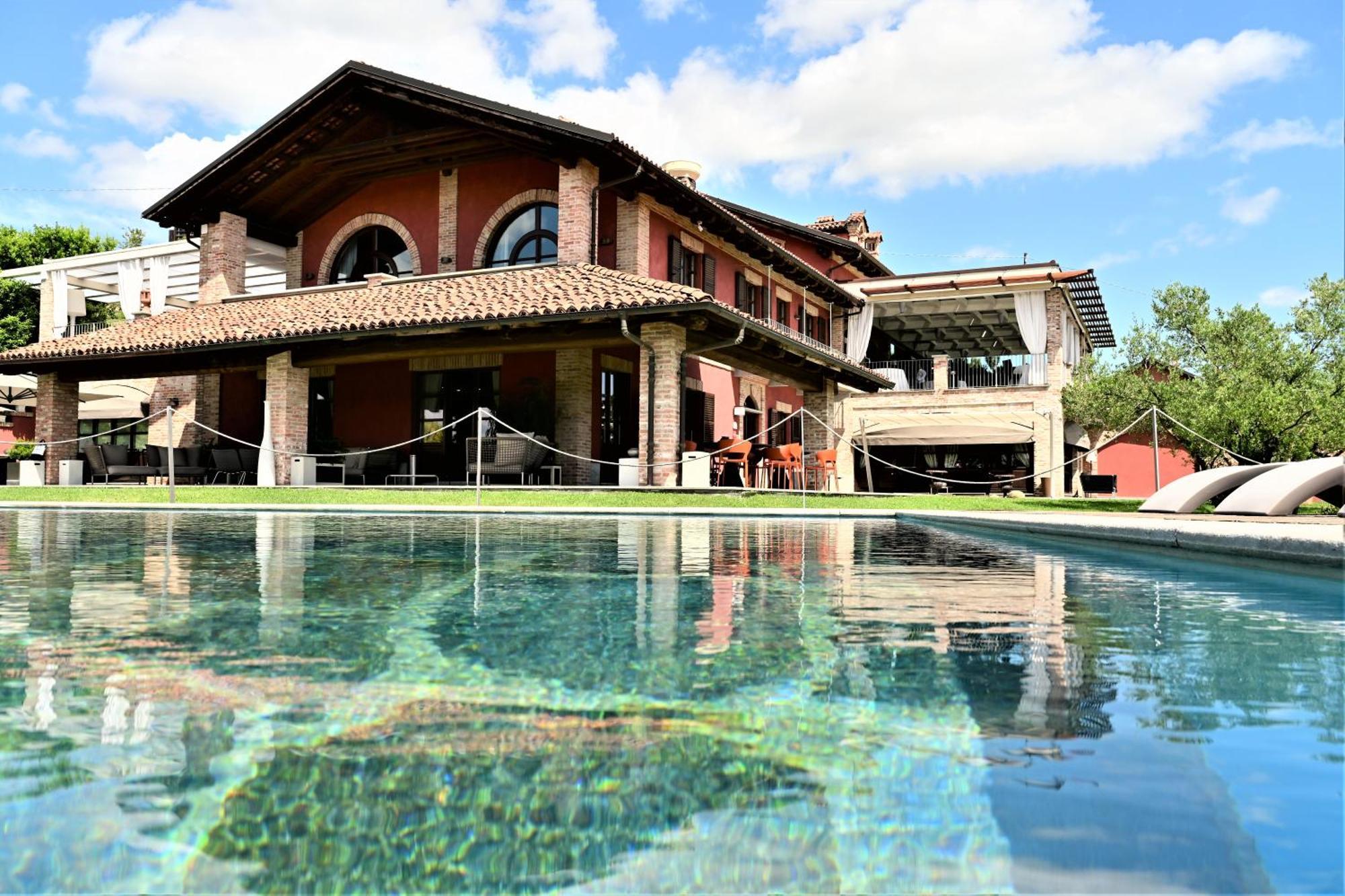 La Madernassa Resort - Casalora Dimora Storica Di Charme Guarene Exterior foto